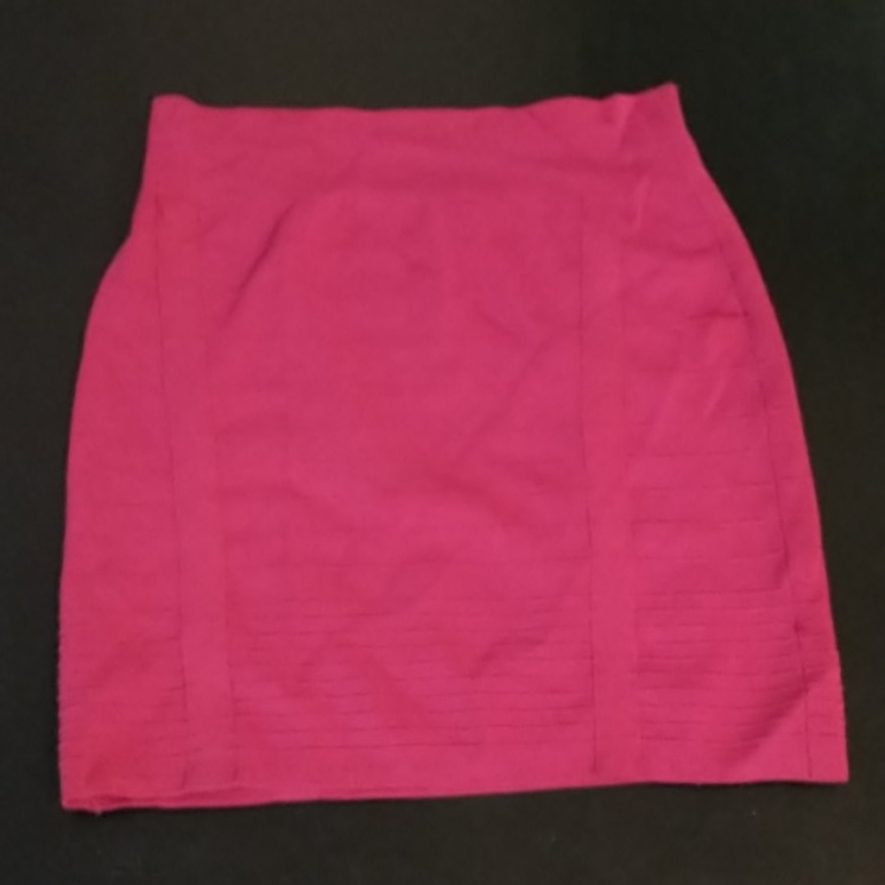 Textured pink akirt